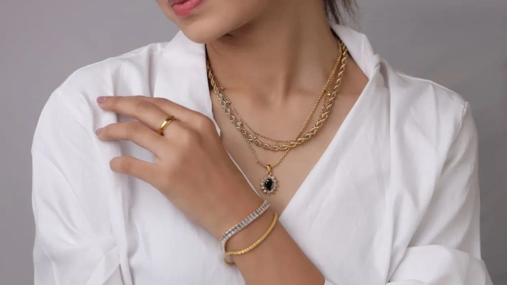 How to Wear Statement Jewellery: Top Styling Tips