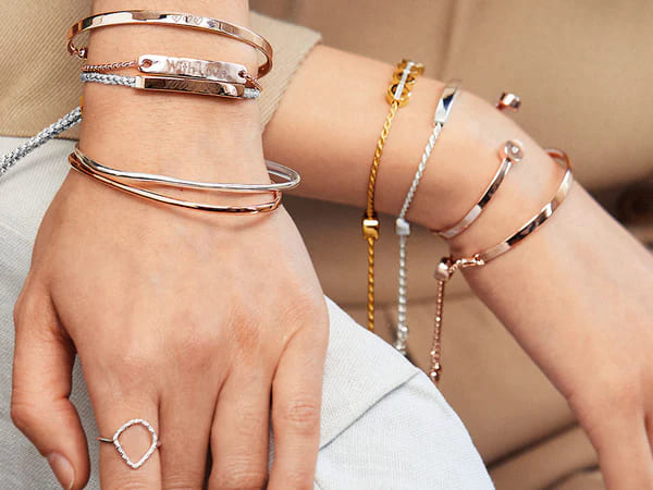 Mixing Metals: How to Style Gold, Silver, and Rose Gold Together
