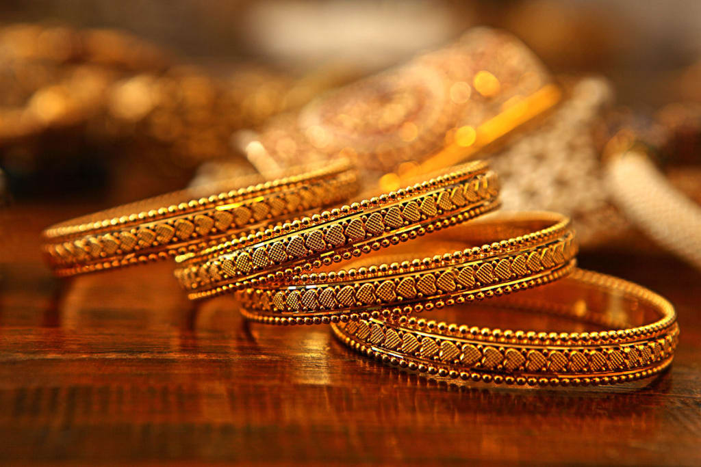 Top 7 Ways to Keep Your Gold Jewellery Shining